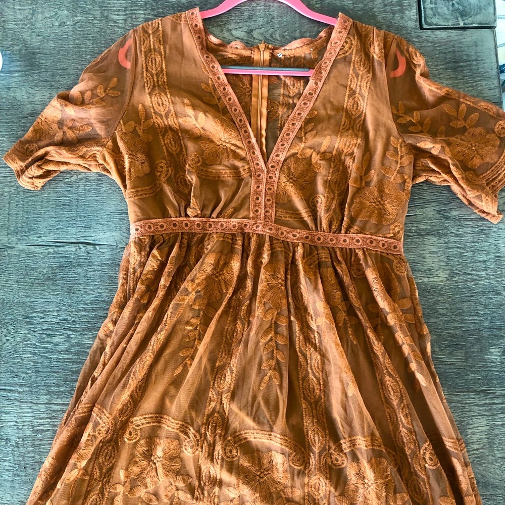 Beautiful pumpkin colored dress!